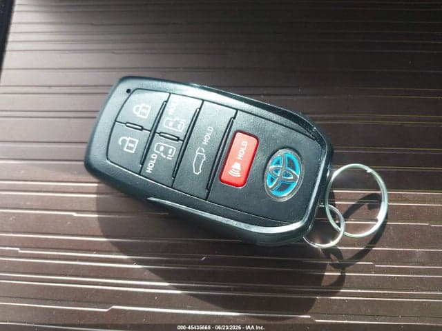2024 TOYOTA SIENNA XLE 10