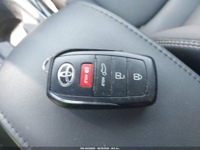 2022 TOYOTA COROLLA CROSS XLE 11