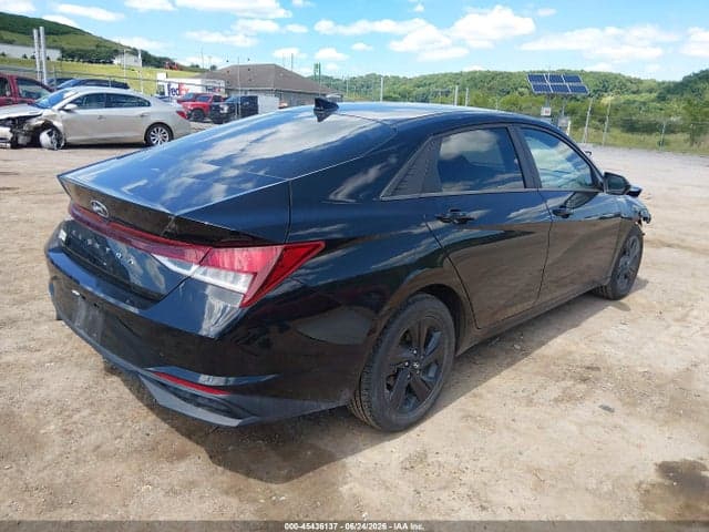 2023 HYUNDAI ELANTRA SEL 4