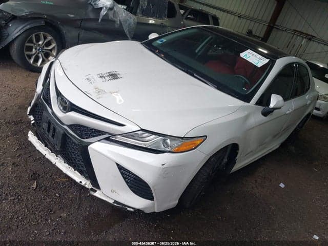 2020 TOYOTA CAMRY XSE AWD 2