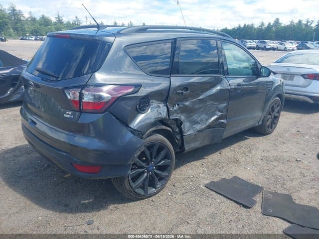 2017 FORD ESCAPE SE 4