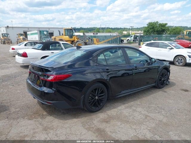 2025 TOYOTA CAMRY SE 4