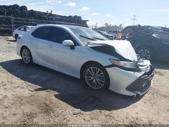 2020 TOYOTA CAMRY XLE 1