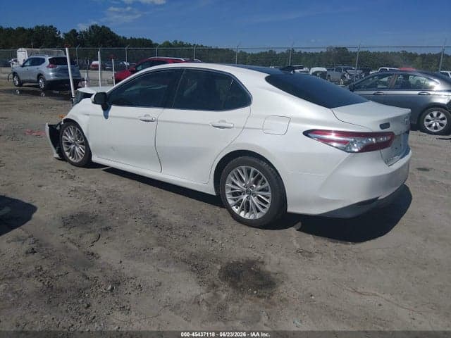 2020 TOYOTA CAMRY XLE 3