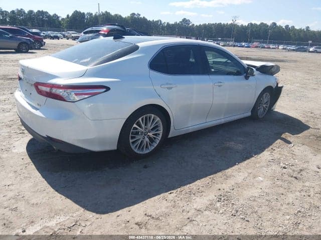 2020 TOYOTA CAMRY XLE 4