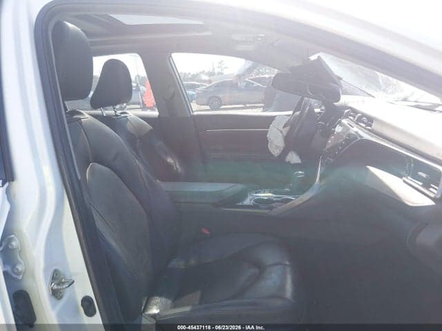 2020 TOYOTA CAMRY XLE 5
