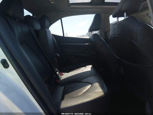2020 TOYOTA CAMRY XLE 8