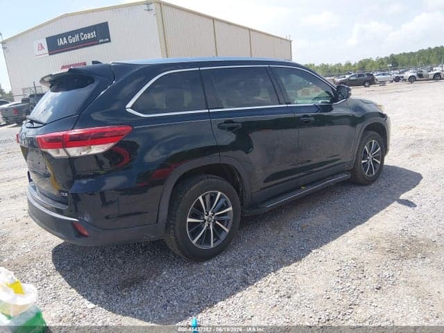 2019 TOYOTA HIGHLANDER XLE 4