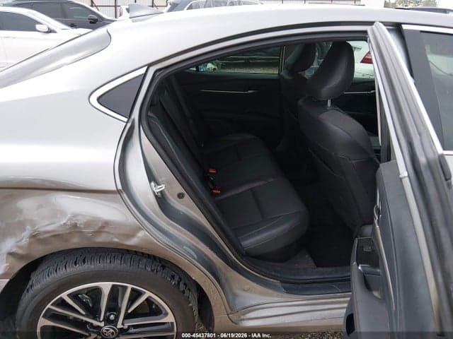 2025 TOYOTA CAMRY XLE 8