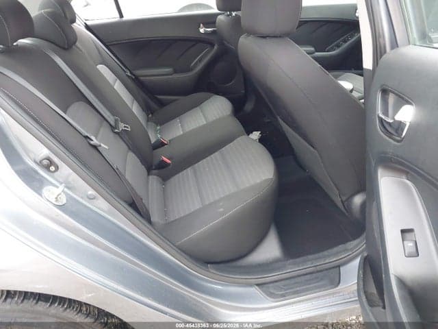 2017 KIA FORTE S 8