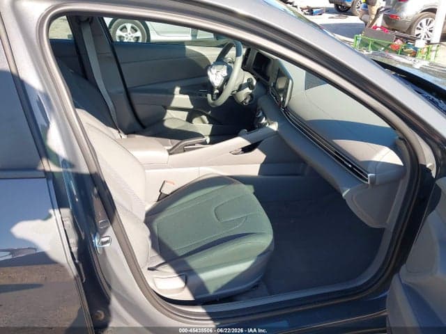 2025 HYUNDAI ELANTRA SE 5