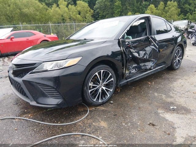 2019 TOYOTA CAMRY SE 2