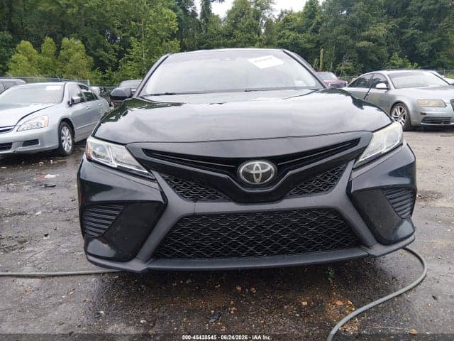 2019 TOYOTA CAMRY SE 12