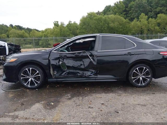 2019 TOYOTA CAMRY SE 14