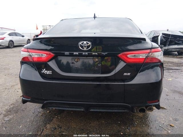 2019 TOYOTA CAMRY SE 16