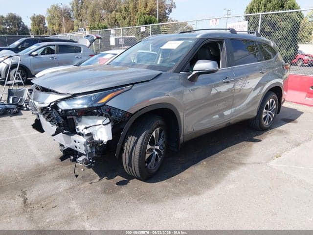 2026 TOYOTA HIGHLANDER XLE 2