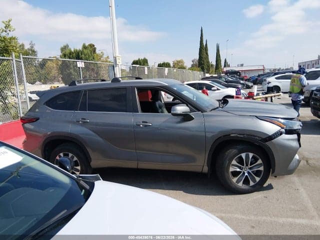 2026 TOYOTA HIGHLANDER XLE 14