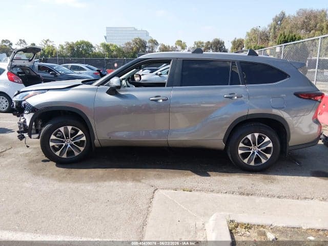 2026 TOYOTA HIGHLANDER XLE 15