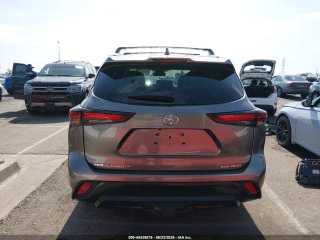 2026 TOYOTA HIGHLANDER XLE 17