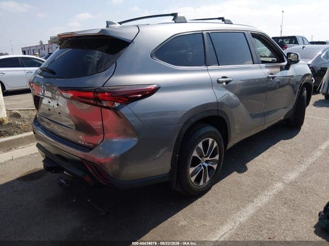 2026 TOYOTA HIGHLANDER XLE 4