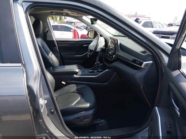 2026 TOYOTA HIGHLANDER XLE 5