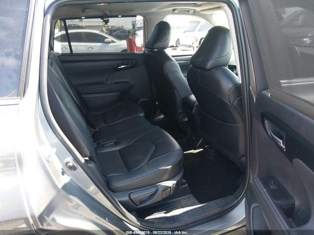 2026 TOYOTA HIGHLANDER XLE 8