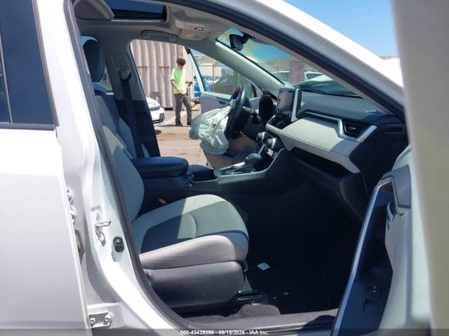 2019 TOYOTA RAV4 HYBRID XLE 5