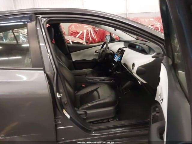 2019 TOYOTA PRIUS LE 5