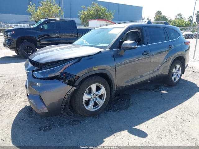 2023 TOYOTA HIGHLANDER LE 2