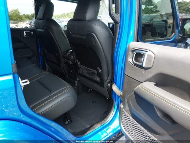 2025 JEEP WRANGLER 4-DOOR SAHARA 4X4 8