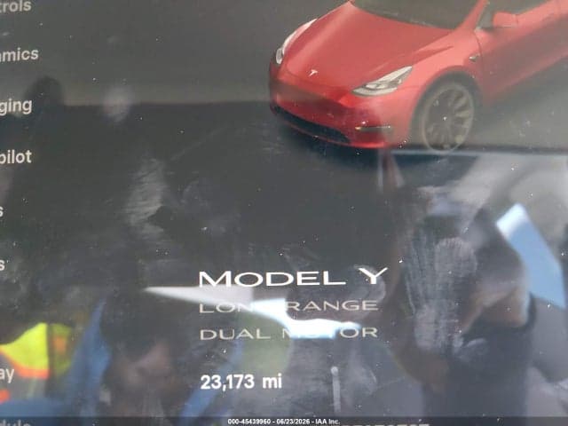 2023 TESLA MODEL Y 8