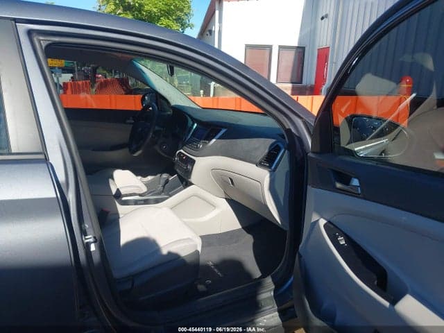 2018 HYUNDAI TUCSON SE 5