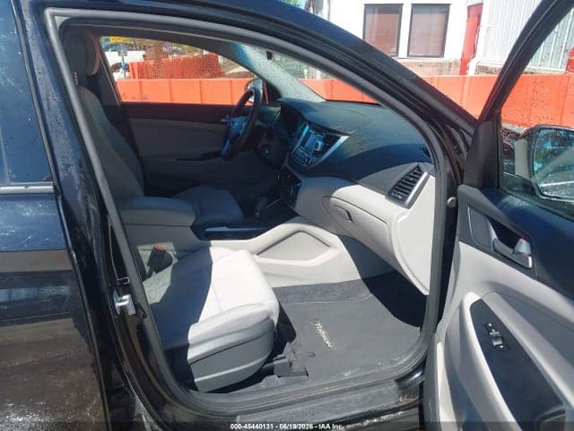 2018 HYUNDAI TUCSON SE 5