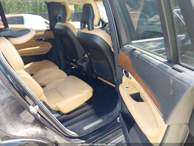 2016 VOLVO XC90 T6 8