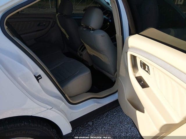 2017 FORD TAURUS SE 8