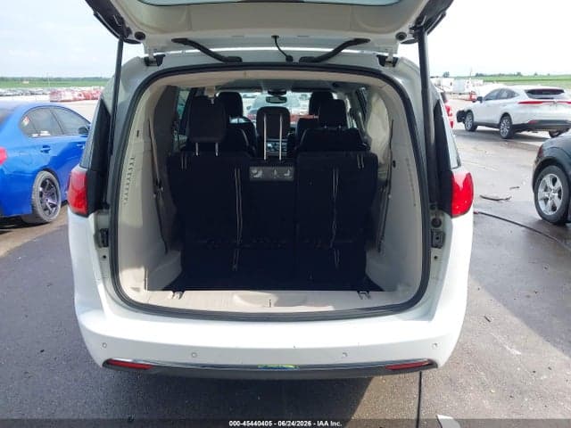 2020 CHRYSLER PACIFICA TOURING L 17