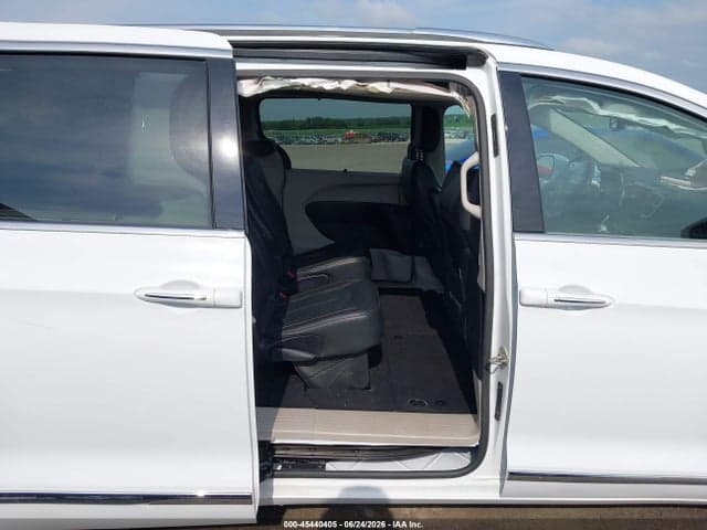2020 CHRYSLER PACIFICA TOURING L 8