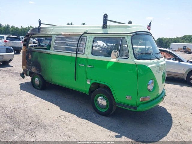 1972 VOLKSWAGEN AUTOBUS