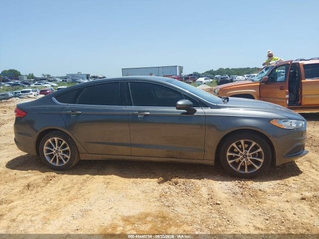 2017 FORD FUSION SE 13