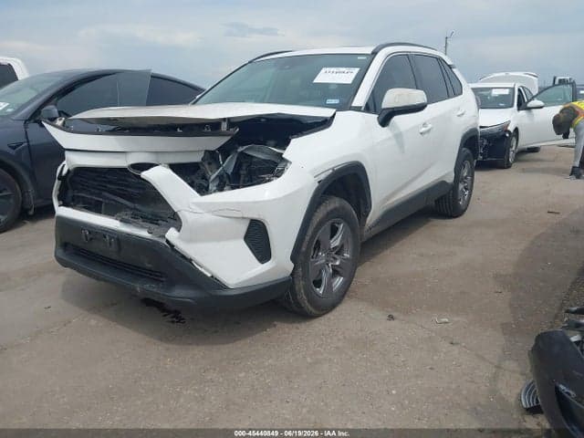 2022 TOYOTA RAV4 XLE 2