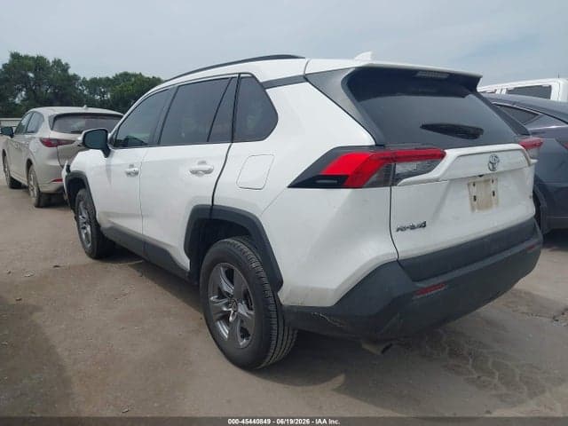 2022 TOYOTA RAV4 XLE 3