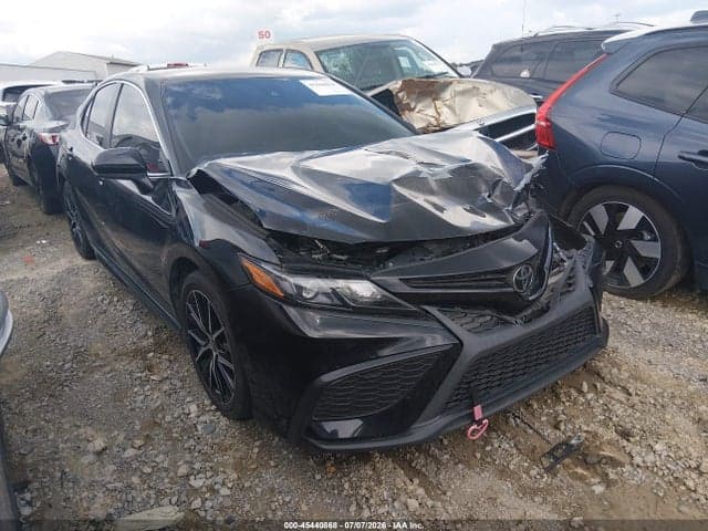 2021 TOYOTA CAMRY SE 1