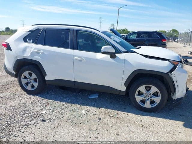 2019 TOYOTA RAV4 XLE 1