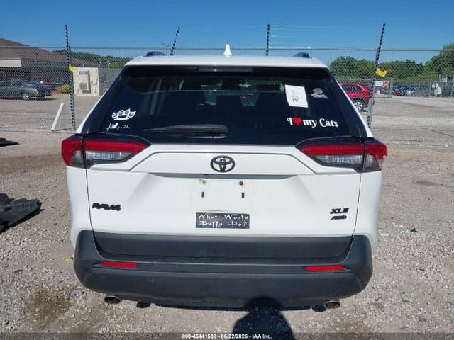 2019 TOYOTA RAV4 XLE 15