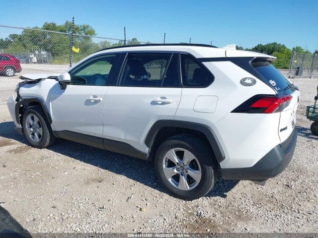 2019 TOYOTA RAV4 XLE 3