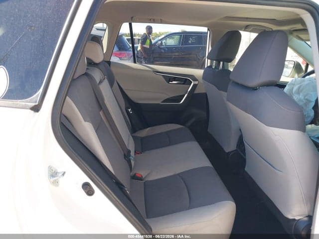 2019 TOYOTA RAV4 XLE 8