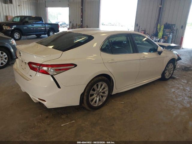 2020 TOYOTA CAMRY SE 4
