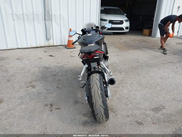2025 APRILIA RS 660 6