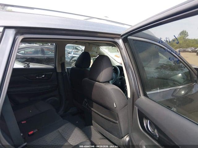 2017 NISSAN ROGUE SV 9