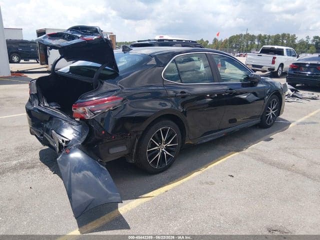 2021 TOYOTA CAMRY SE 4
